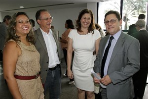  Engª Rita de Cássia Rocha (Presidente Ibape-BA), Engº Amarílio Mattos (Dir. Financeiro Ibape-BA), Engº Marco Antônio Amigo (Presidente eleito do CREA-BA) e amiga do Engº Marco Amigo.