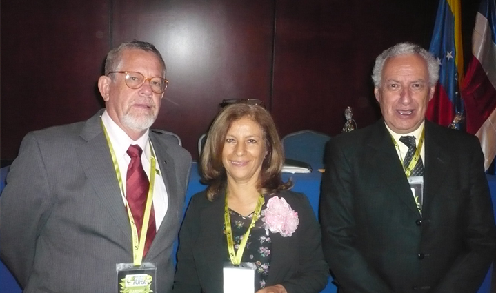 Tarcisio, Arq. Nelly Gonzalez Quinteiro que esta assumindo a presidencia da SCA e Eng. Carlos Alberto Salazar